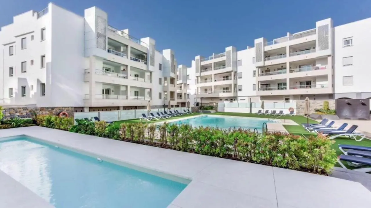 Deluxe 3 Bedroom By Aqua Apartments, Marbella contacts